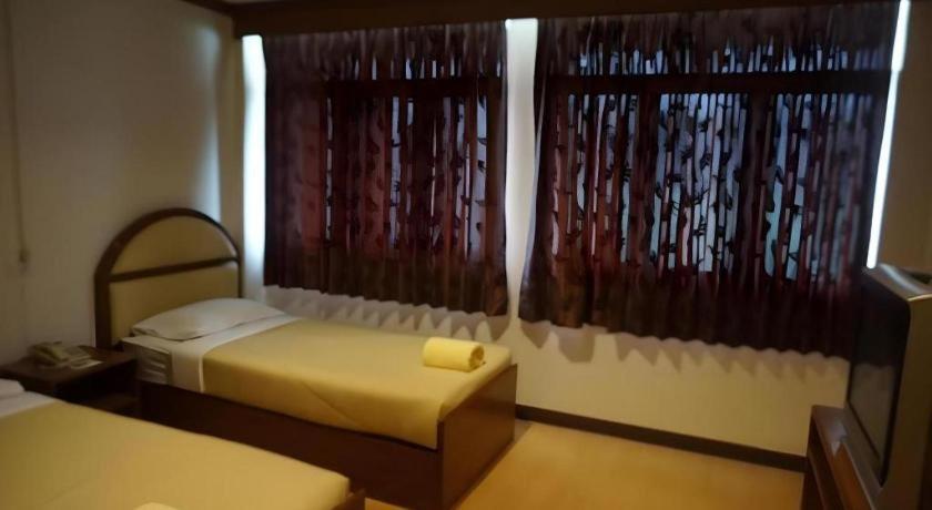 Supak Hotel Kalasin Buitenkant foto
