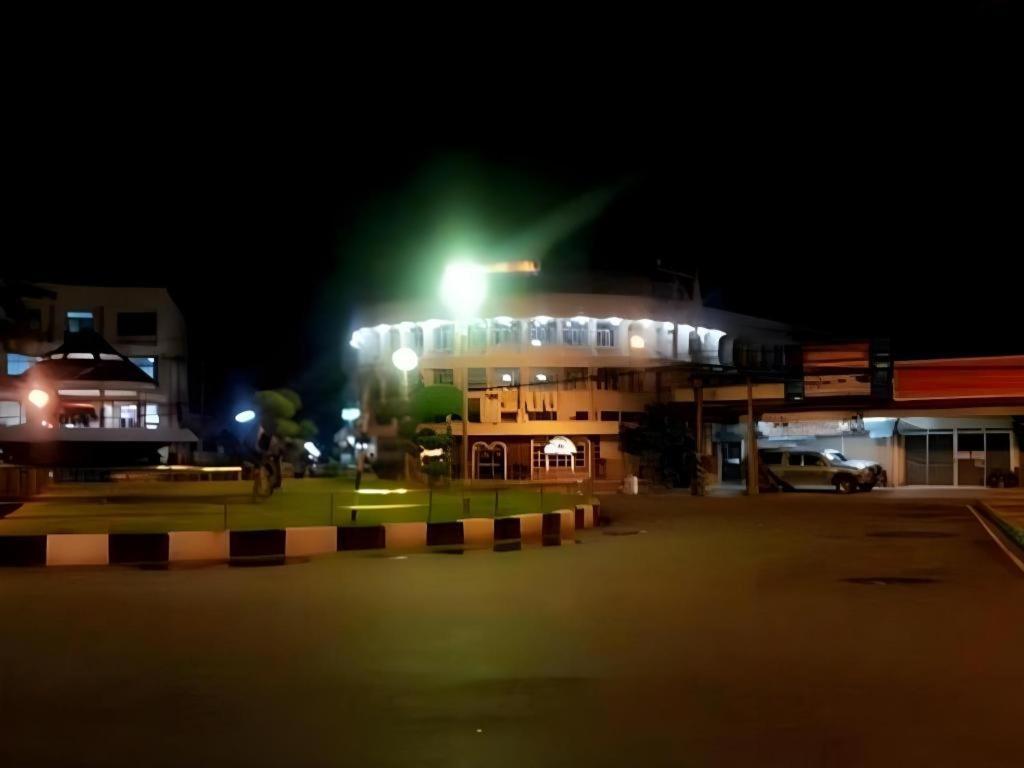 Supak Hotel Kalasin Buitenkant foto