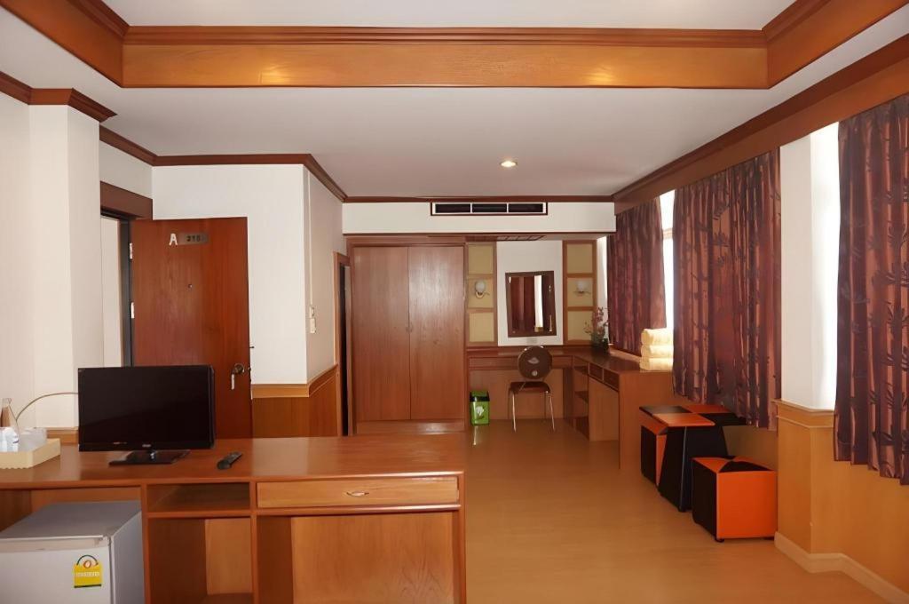 Supak Hotel Kalasin Buitenkant foto