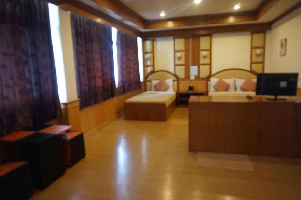 Supak Hotel Kalasin Buitenkant foto