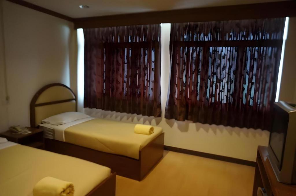 Supak Hotel Kalasin Buitenkant foto